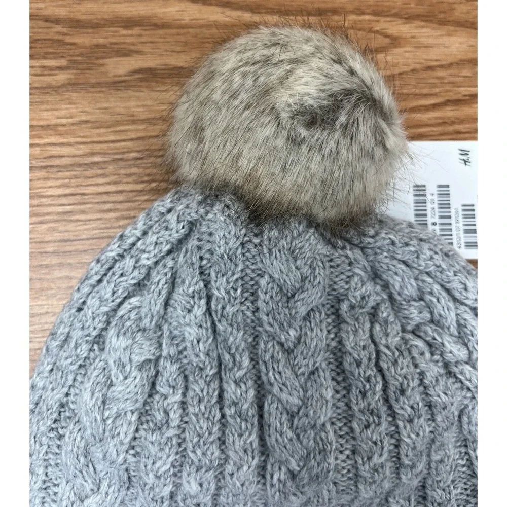 H&M Little Girls Winter Beanie Hat with Pom Pom Grey Size 4-8 Years NEW